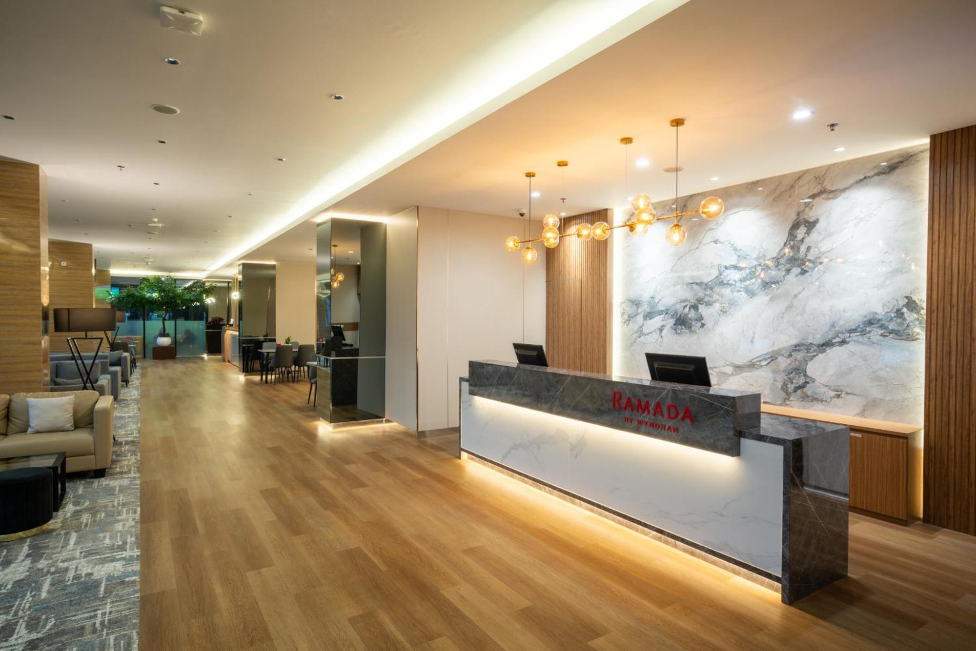 Ramada By Wyndham Serpong Kültér fotó